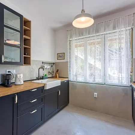 Enolabee Harbour View - Happy